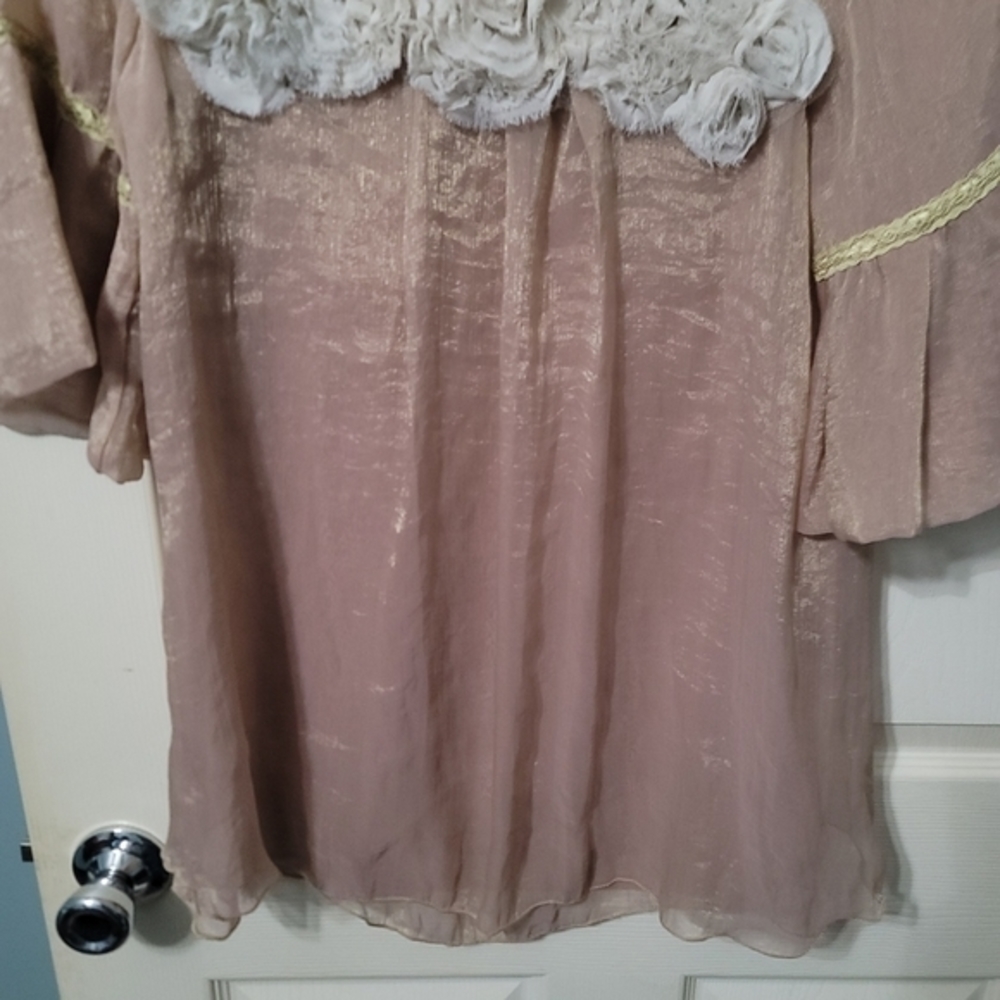 Pretty Angel Tan/Gold Silk Blend Short Flutter Sleeve‎ Floral  Top Women’s M - Picture 3 of 11